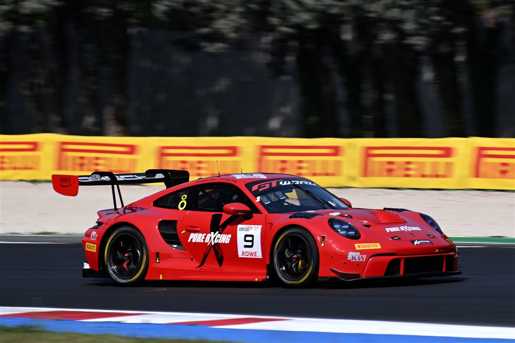 Det er i denne Porsche 911 GT3 R Evo, Mikkel O. Pedersen skal køre på Magny-Cours-banen.
(Foto: SRO JEP)